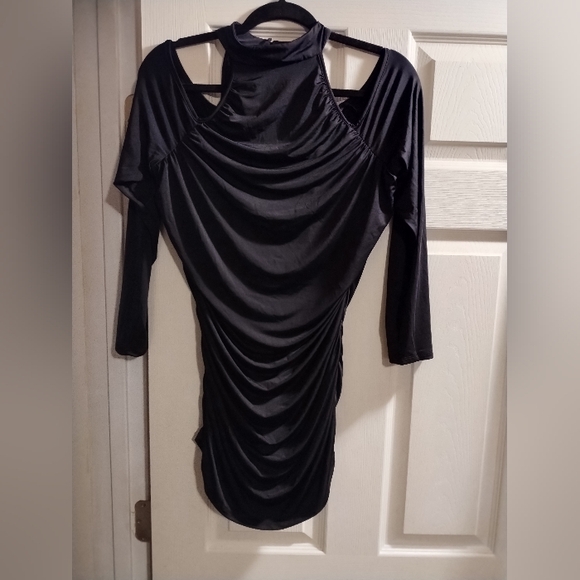 NWOT Venus Black Cold Shoulder Long Sleeve Ruched Top - Picture 1 of 5